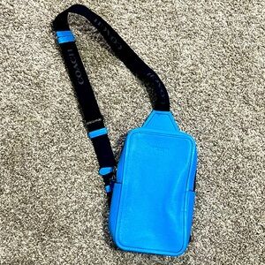 Coach Sullivan pack men’s pebble electric blue leathered crossbody bag 303